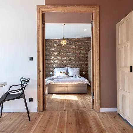 Retro Point Jezyce Apartman *